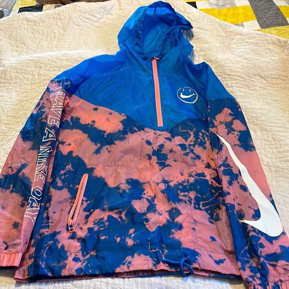 Pullover windbreaker